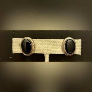 Vintage screw back silver an onyx earrings. Beautiful stones see details in pics